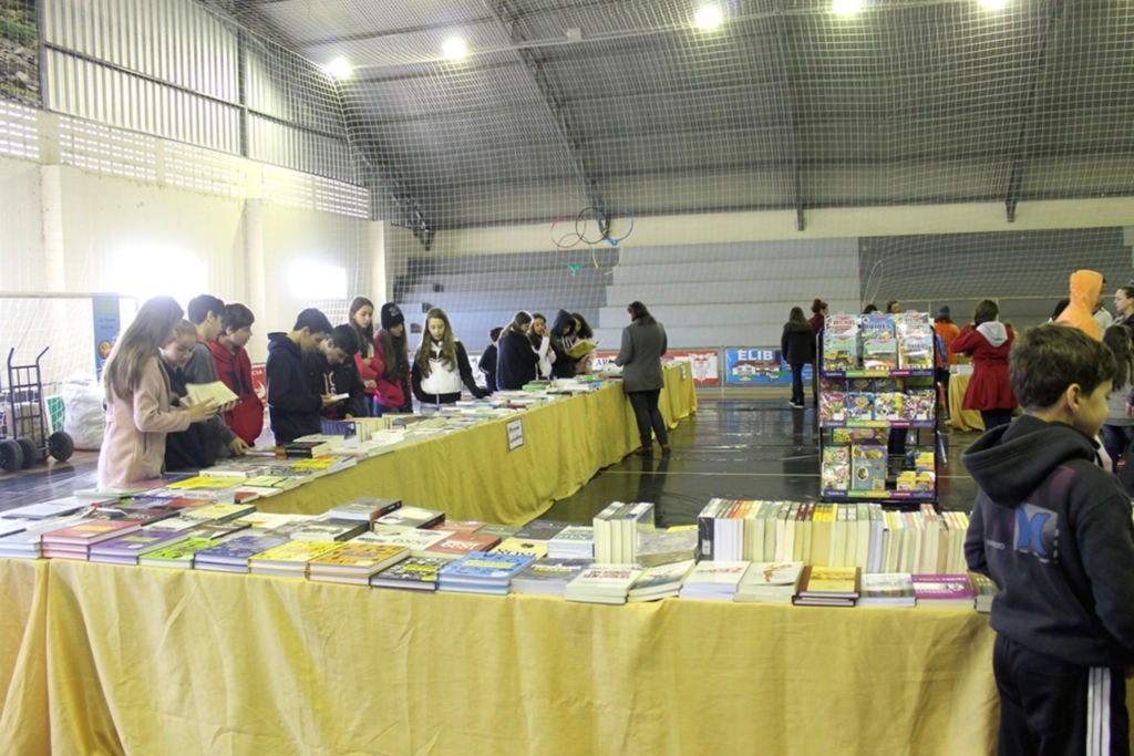 PRAIA GRANDE REALIZA COM SUCESSO A V FEIRA DO LIVRO