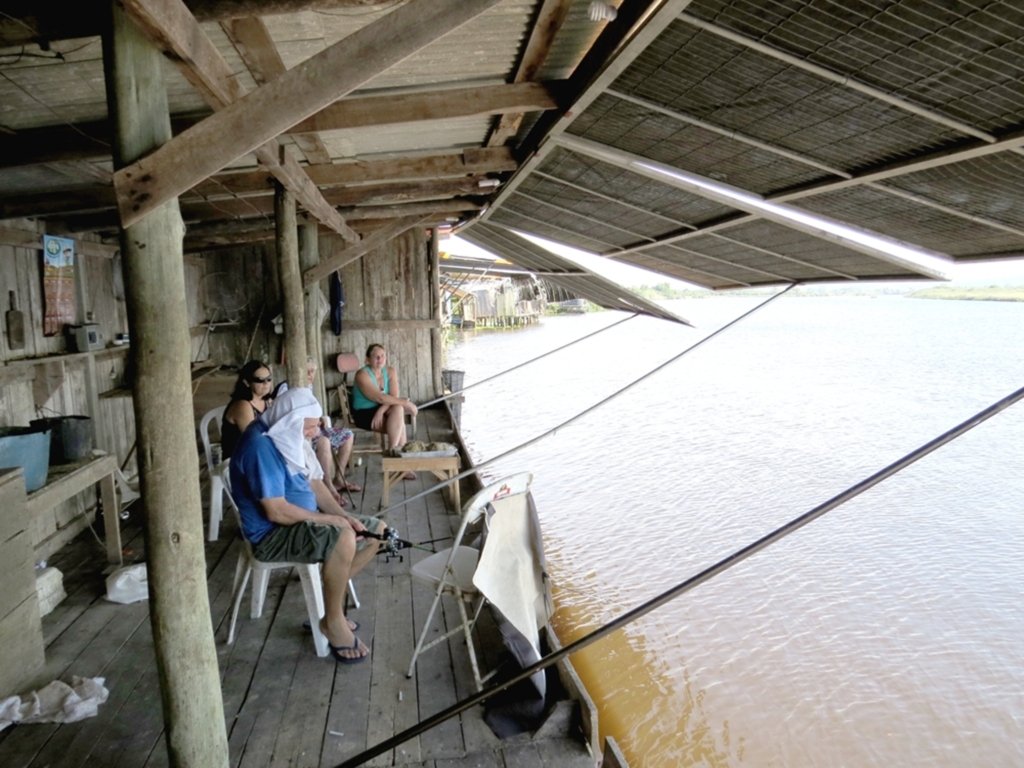 PESCA SOBRE O RIO MAMPITUBA
