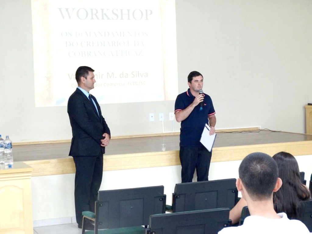 ALUNOS E ASSOCIADOS RECEBEM WORKSHOP DA CDL DE PRAIA GRANDE