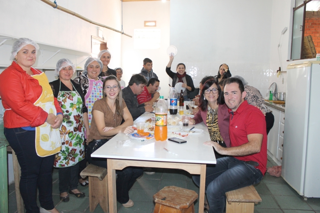 COMUNIDADE DE VILA SANTA CATARINA REALIZA FESTA EM HONRA A NOSSA SENHORA DAS GRAÇAS E SANTA CATARINA