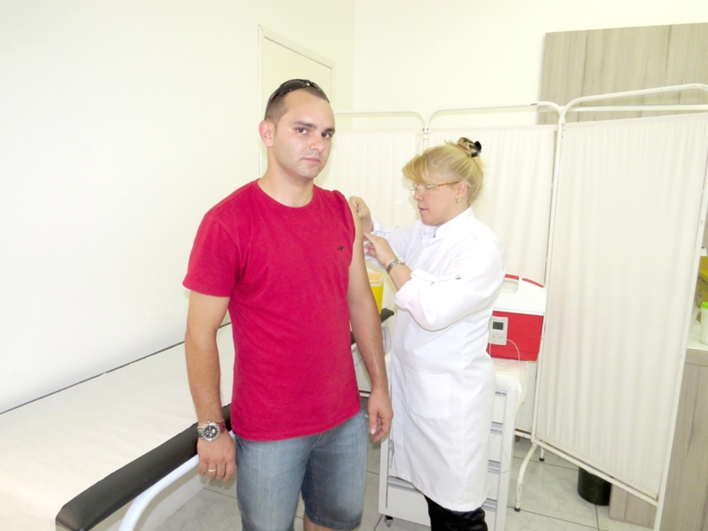 POPULAÇÃO EM GERAL TAMBÉM PODE RECEBER VACINAÇÃO CONTRA GRIPE 'A'