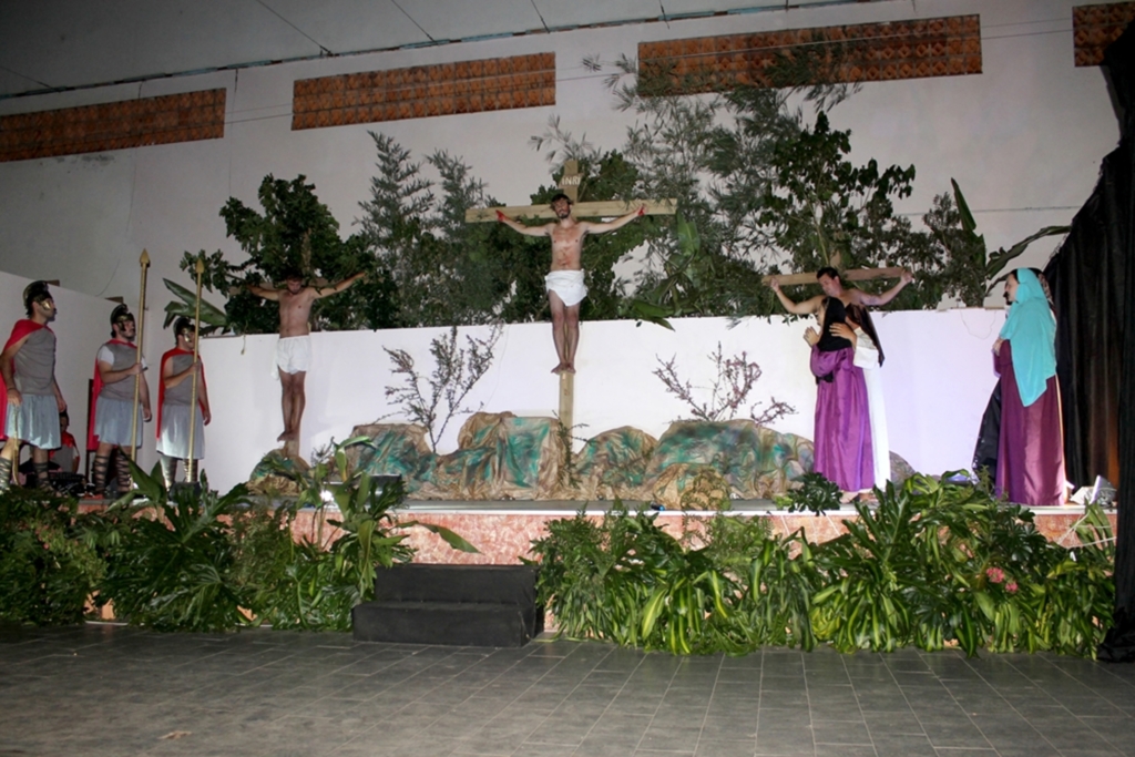 CATÓLICOS VIVENCIAM A SEMANA SANTA