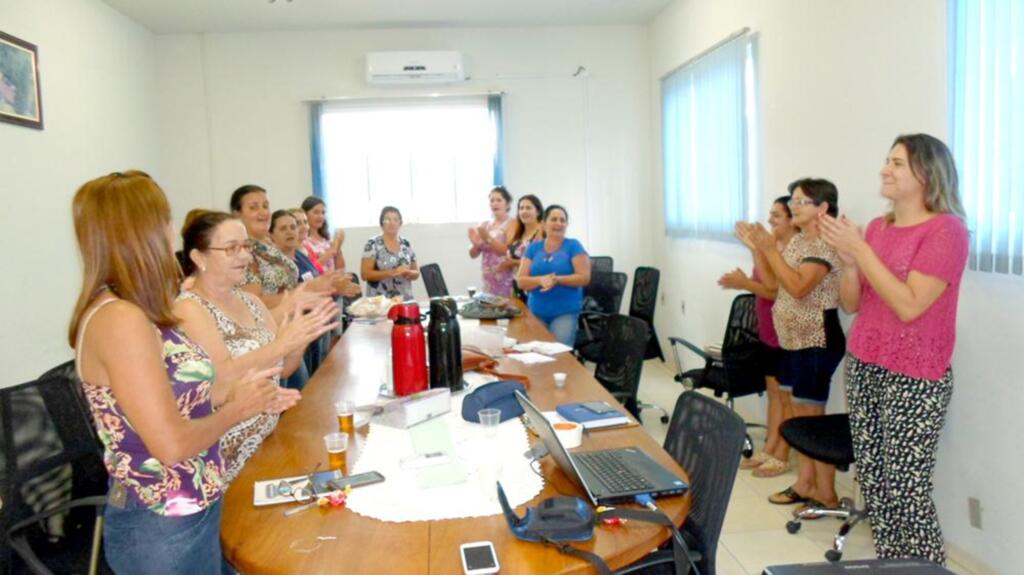 CONSELHO MUNICIPAL DE CLUBE DE MÃES E EMATER REUNEM-SE EM HOMENAGEM AO DIA DA MULHER