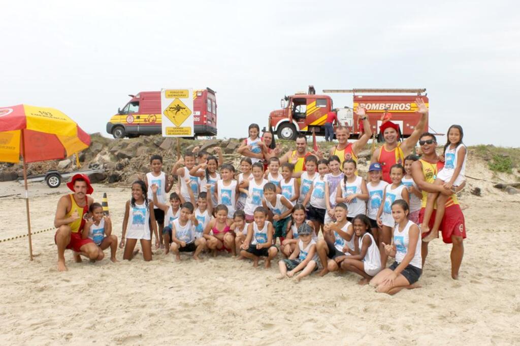2º GBM FORMA MAIS DE 70 CRIANÇAS NO PROJETO GOLFINHO EM PASSO DE TORRES