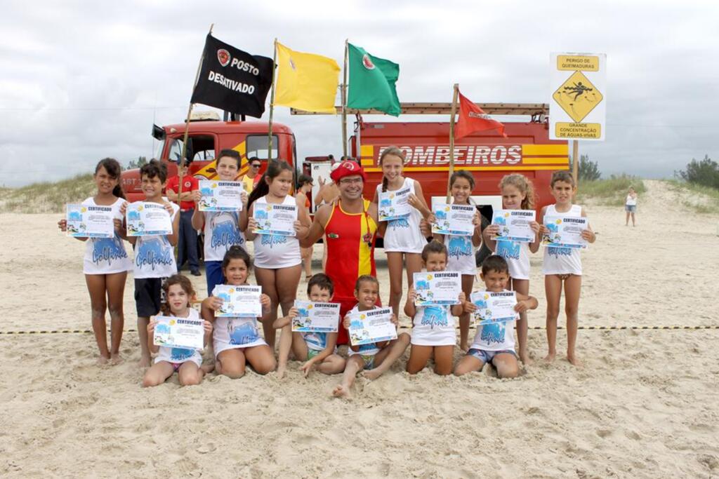 FORMATURA DO PROJETO GOLFINHO  É REALIZADA NO BALNEÁRIO ROSA DO MAR