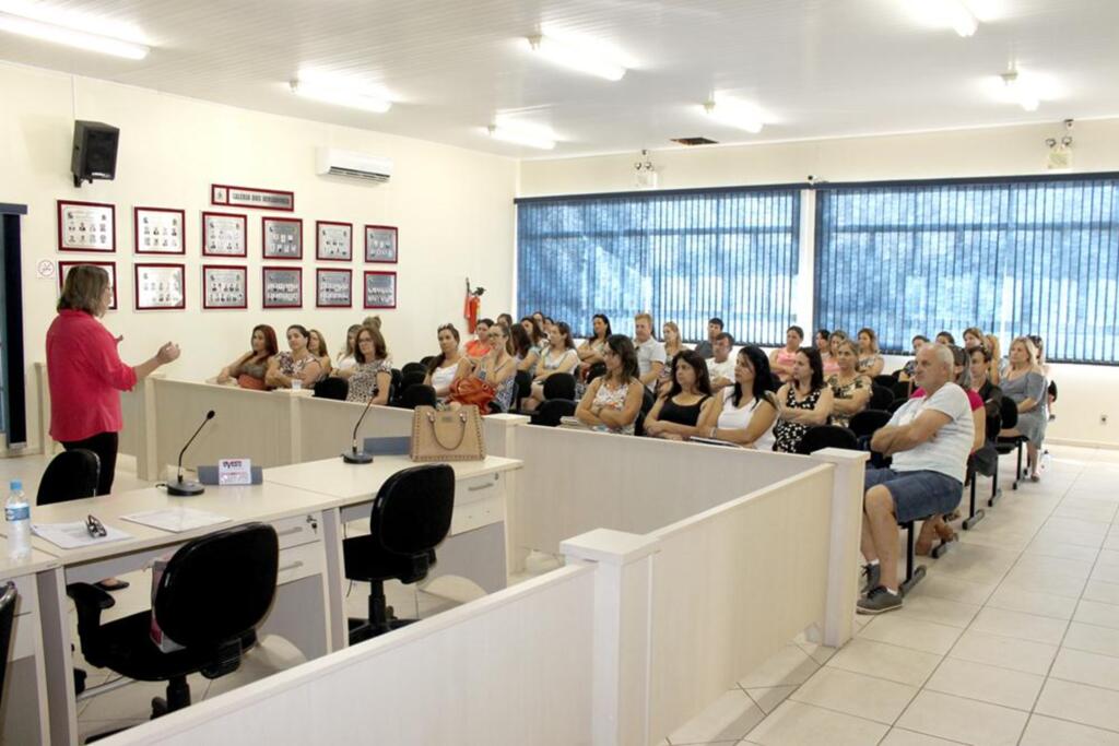 SECRETARIA MUNICIPAL DE EDUCAÇÃO REALIZA CAPACITAÇÃO
