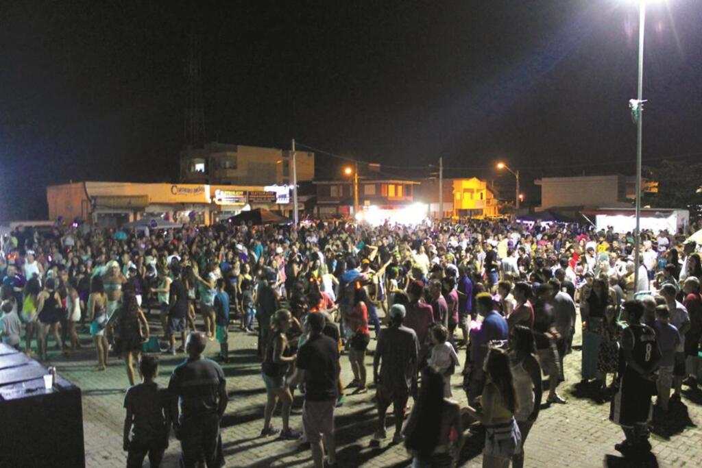 4º PASSO FOLIA REÚNE MILHARES DE FOLIÕES
