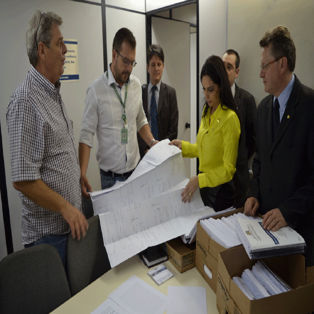 GEOVANIA DE SÁ VAI AO MINISTÉRIO DA SAÚDE PARA ENTREGAR PROJETOS DE CONCLUSÃO DAS OBRAS DO HMISC