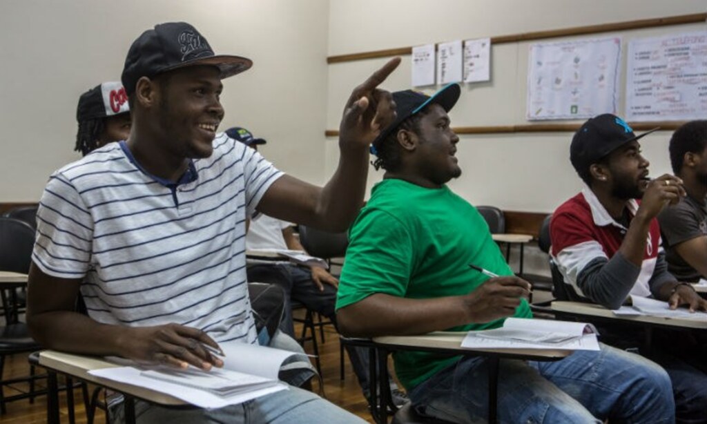BRASIL AUTORIZA RESIDÊNCIA PERMANENTE A 43,8 MIL HAITIANOS