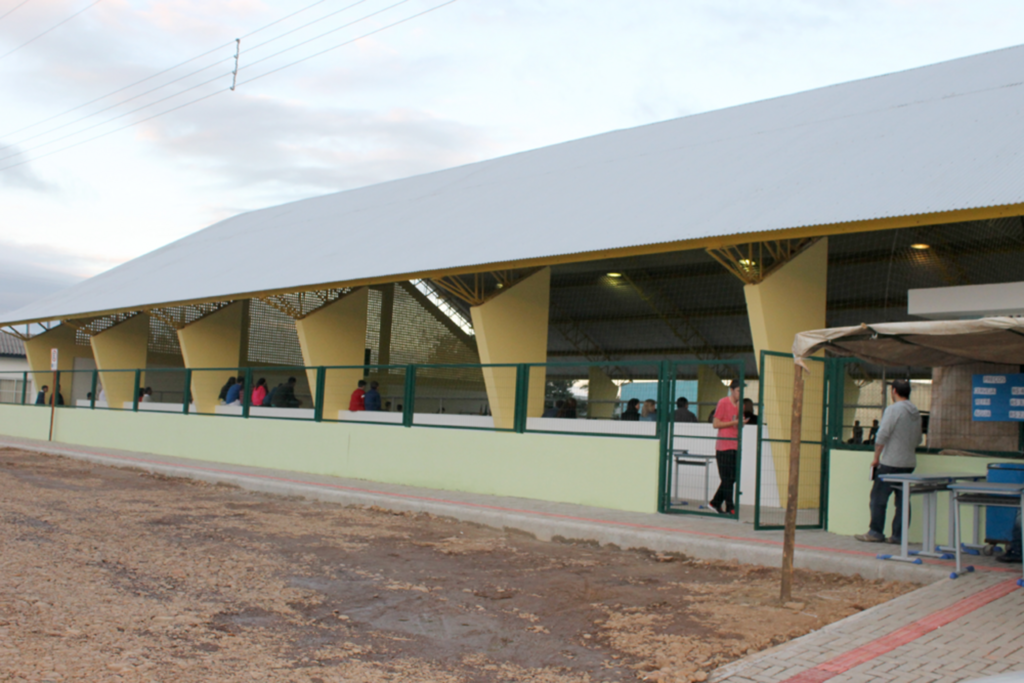 INAUGURADA A QUADRA POLIESPORTIVA COBERTA DE VILA CONCEIÇÃO