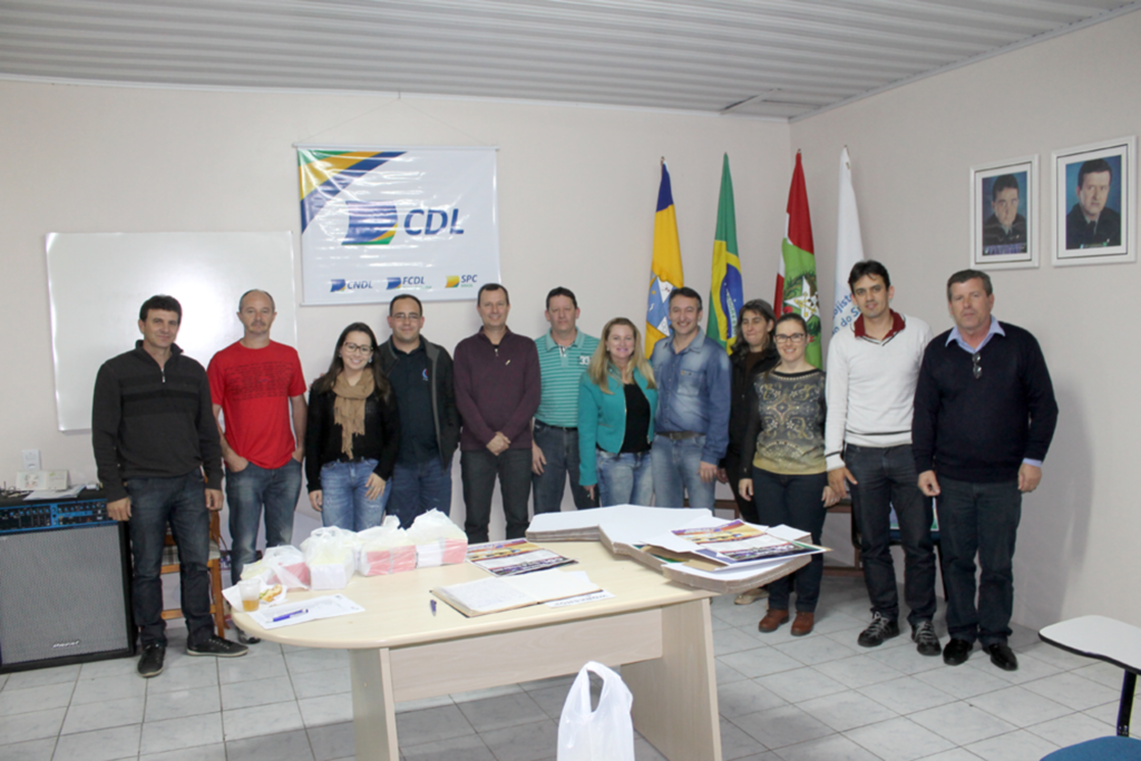 CDL DE SÃO JOÃO DO SUL ELEGE NOVA DIRETORIA E ENTREGA CUPONS DA PROMOÇÃO DE NATAL