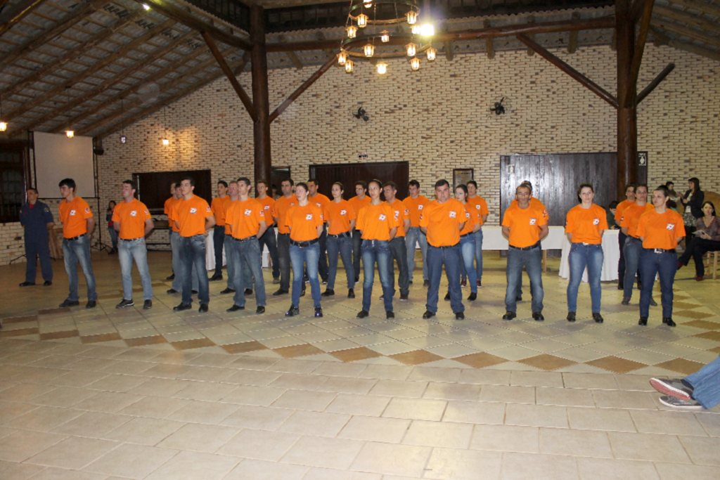 CBAE FORMA 40 ALUNOS EM PRAIA GRANDE
