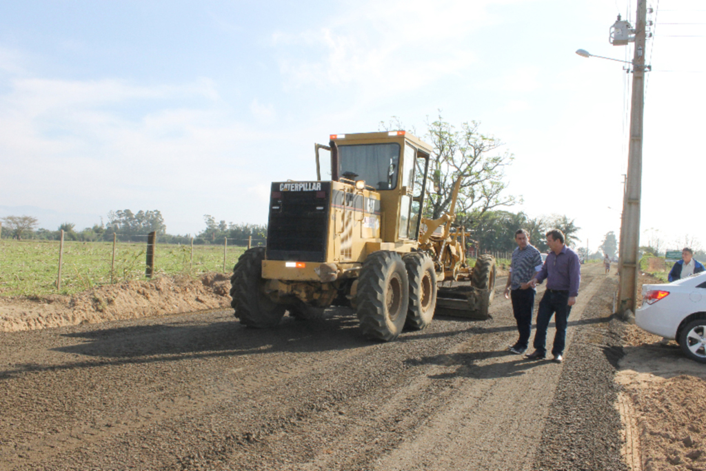 PREFEITO E VICE-PREFEITO VISTORIAM OBRAS IMPORTANTES EM SÃO JOÃO DO SUL