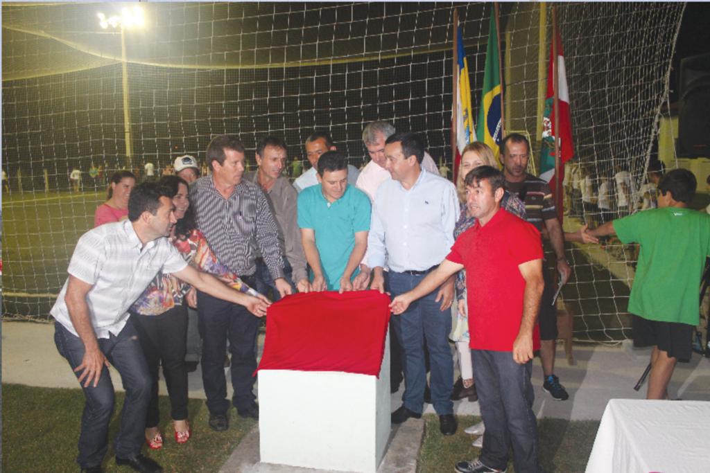 INAUGURADO EM VILA SANTA CATARINA O 1º CAMPO DE GRAMA SINTÉTICA DA REGIÃO