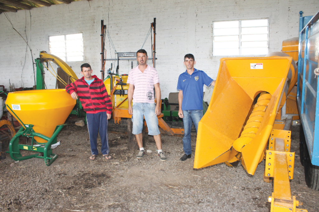 ASSOCIAÇÃO DE AGRICULTORES DE PASSO DE TORRES, A SERVIÇO DO ASSOCIADO