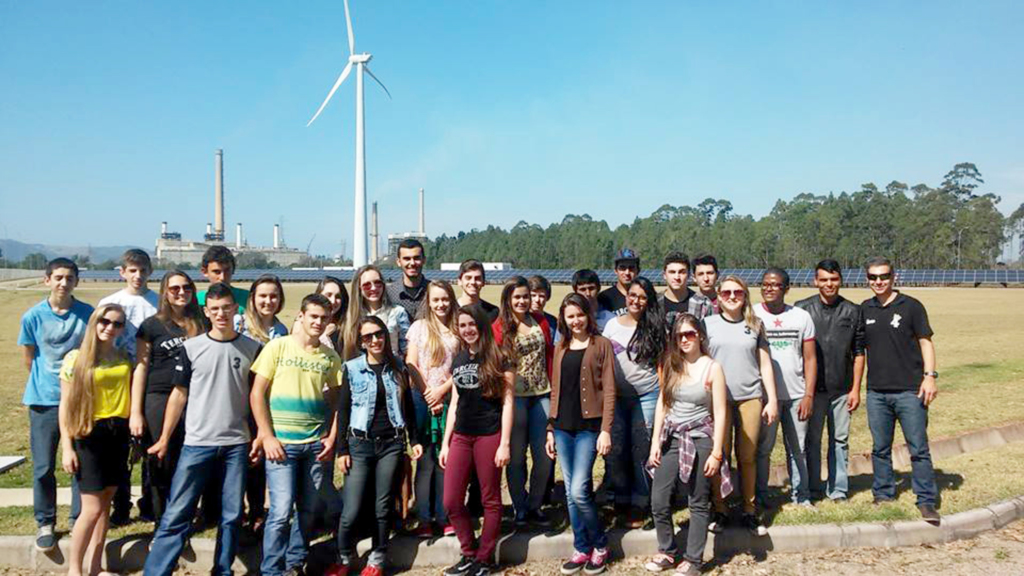 ALUNOS DA EEB. MARIA SOLANGE VISITAM O COMPLEXO TERMOELÉTRICO JORGE LACERDA