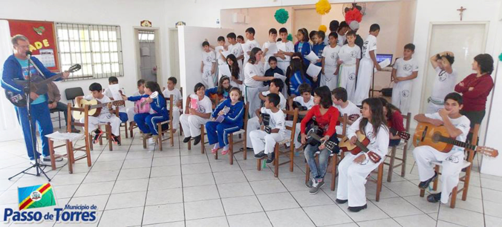 SCFV DE PASSO DE TORRES PROMOVE HOMENAGEM AOS PAIS