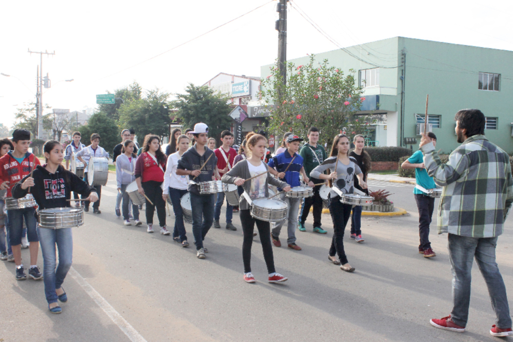 COMEÇAM OS PREPARATIVOS PARA O DESFILE DE 07 DE SETEMBRO NA REGIÃO