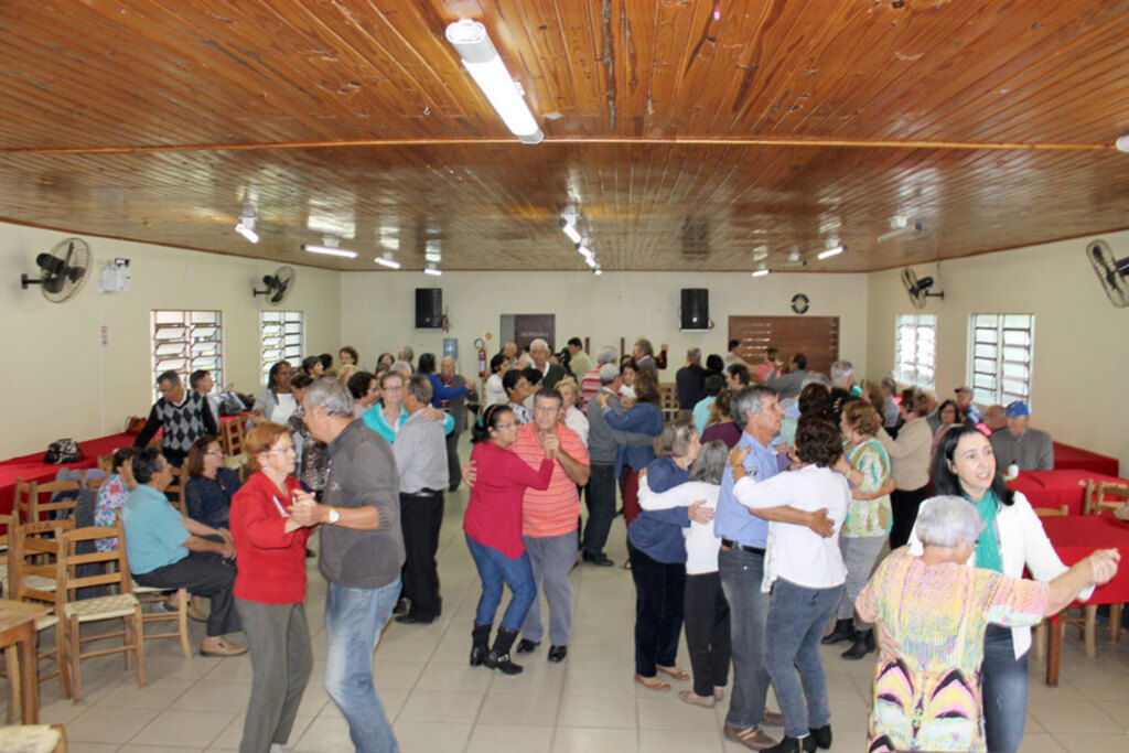 ALMOÇO DO DIA DOS PAIS É REALIZADO NA TERCEIRA IDADE DE SÃO JOÃO DO SUL