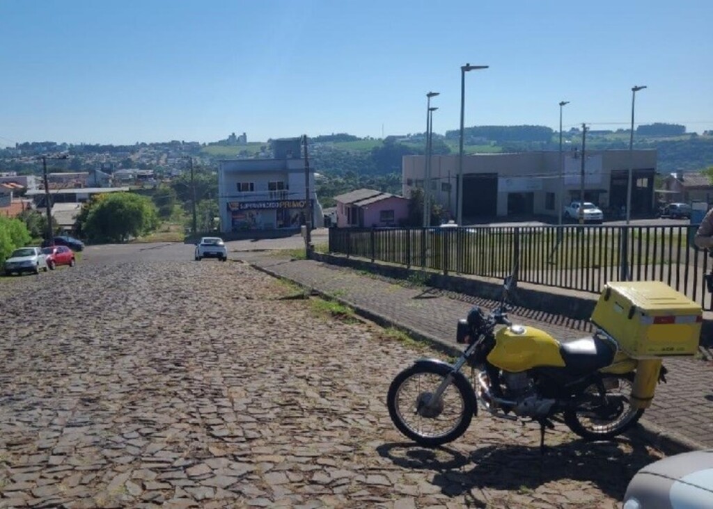 Motocicleta é recuperada após furto