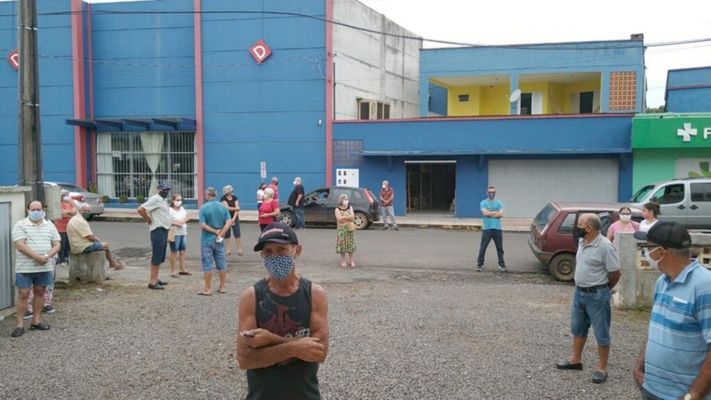 MUNICÍPIOS INTENSIFICAM CAMPANHA DE VACINAÇÃO CONTRA O COVID-19