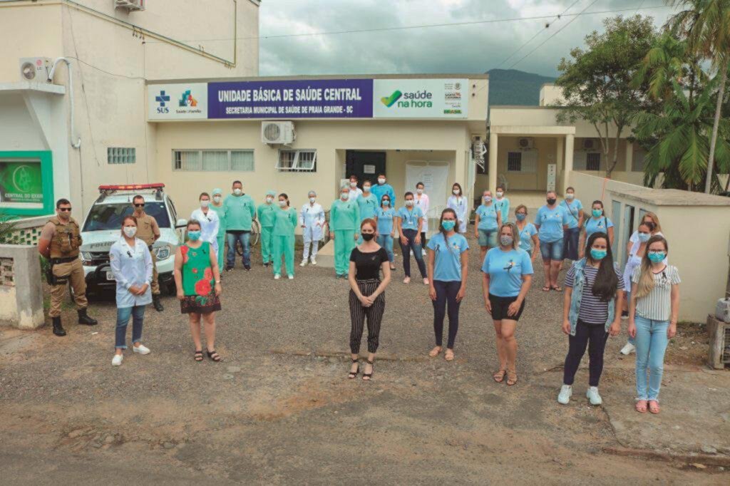 UM MINUTO DE SILÊNCIO PELAS VIDAS PERDIDAS PELO COVID-19 EM PRAIA GRANDE