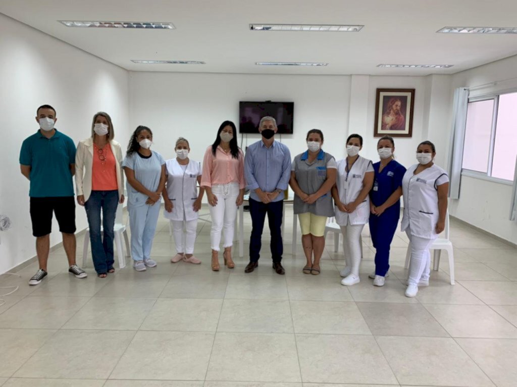 VACINAÇÃO CONTRA A COVID-19 COMEÇOU EM TORRES NESTA QUARTA-FEIRA