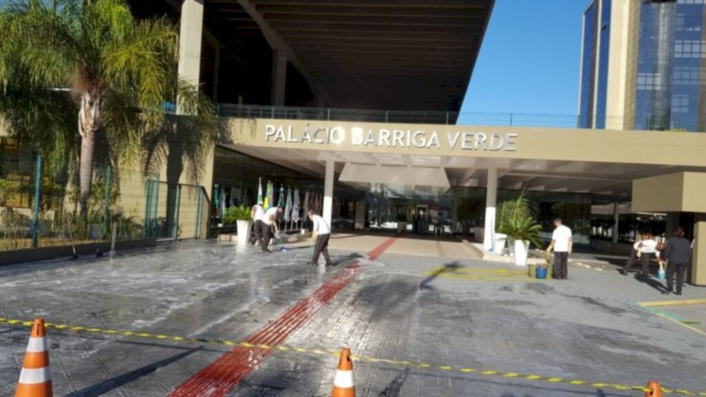 Divulgação - Dependências externas do Palácio Barriga Verde também foram desinfectadas.