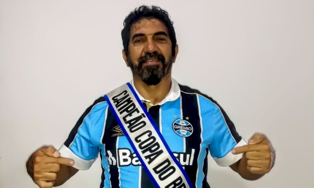 COVID-19: EX-GRÊMIO VENDE RELÍQUIAS PARA AJUDAR PESSOAS MAIS CARENTES