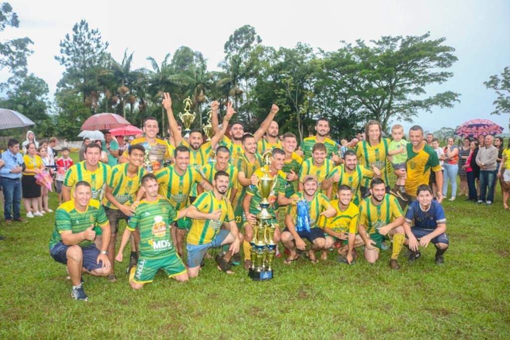 FLOR DA SERRA CONQUISTA O CAMPEONATO MUNICIPAL DE FUTEBOL DE MORRINHOS DO SUL