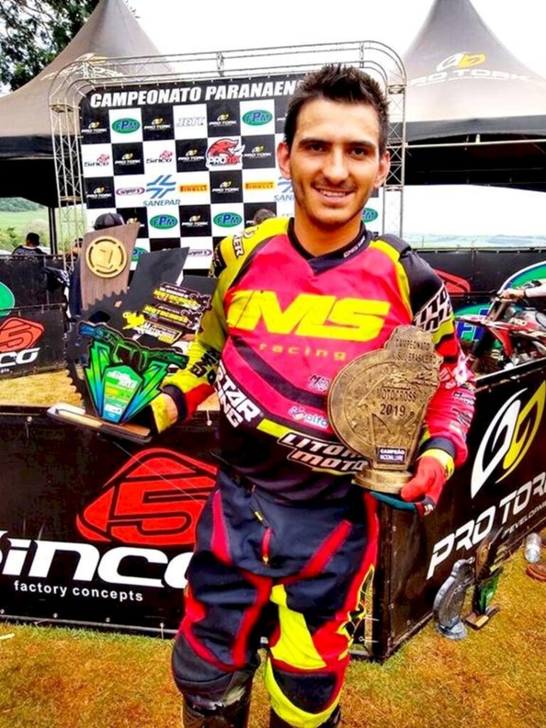 CÁSSIO ANACLETO DE SÃO JOÃO DO SUL CONQUISTA O SUL-BRASILEIRO DE MOTOCROSS