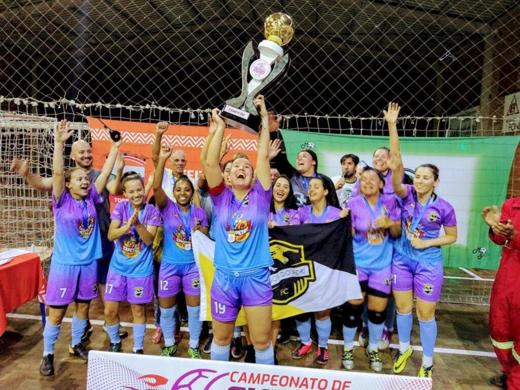 EFAA VENCE O CAMPEONATO MUNICIPAL DE  FUTSAL FEMININO DE TORRES