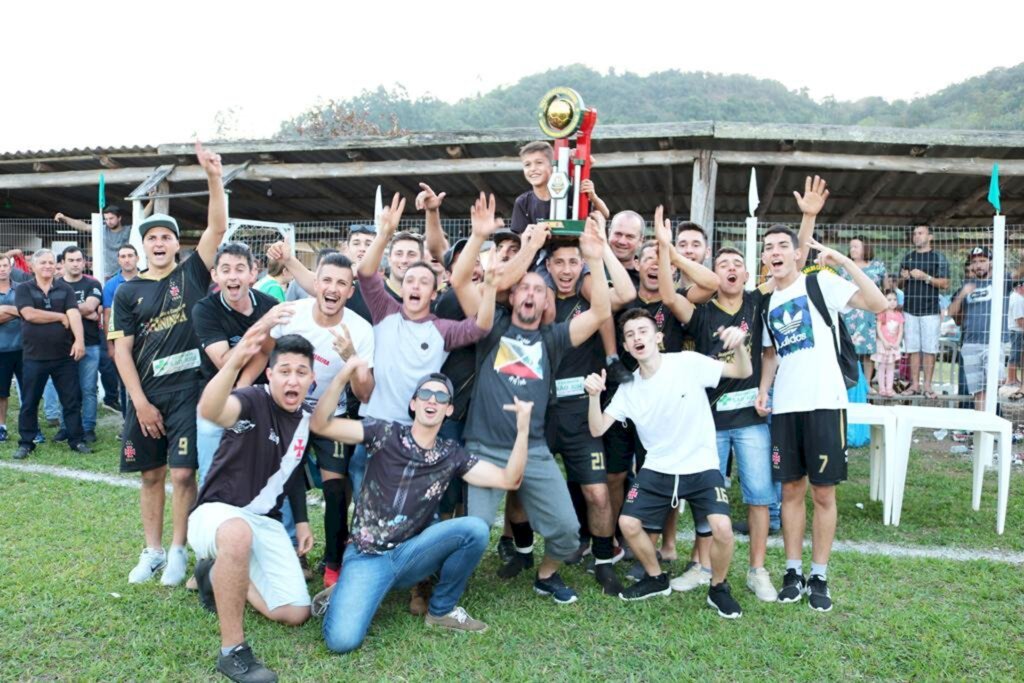 FLORESTAL DE VILA SÃO JACÓ CONQUISTA  A TAÇA CARLOS CÉSAR MAGNUS