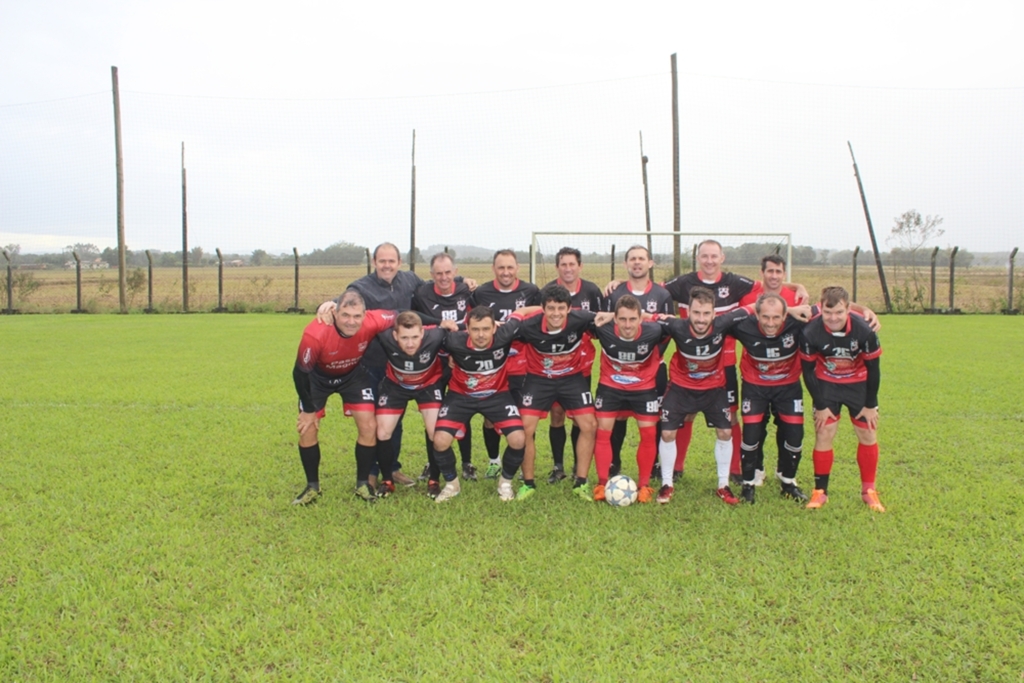 VETERANOS DO PASSO MAGNUS EMPATAM EM JOGO DE MUITOS GOLS