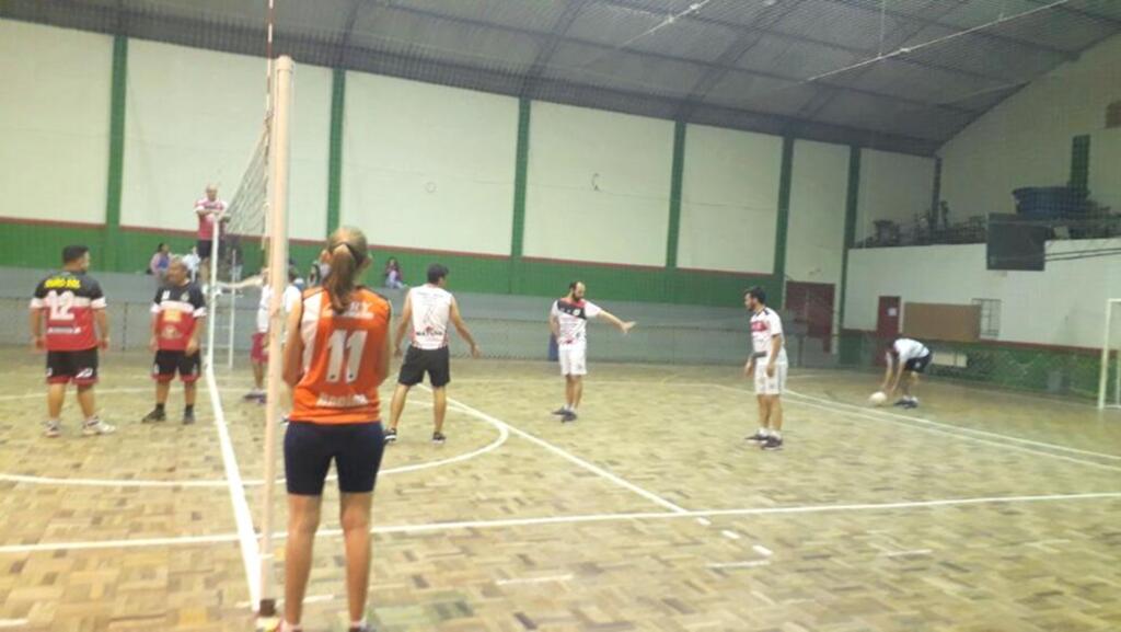 INICIA A XIX TAÇA CIDADE NO VÔLEI