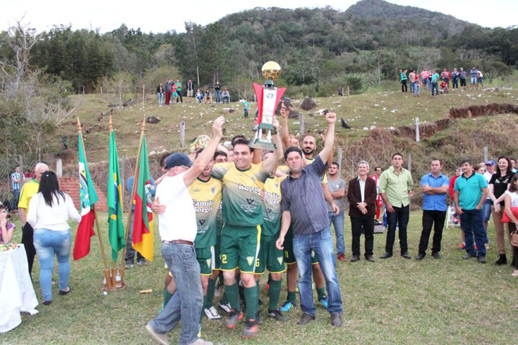 SÃO LUÍS E FLORESTAL SAGRAM-SE  CAMPEÕES DO MUNICIPAL DE MAMPITUBA