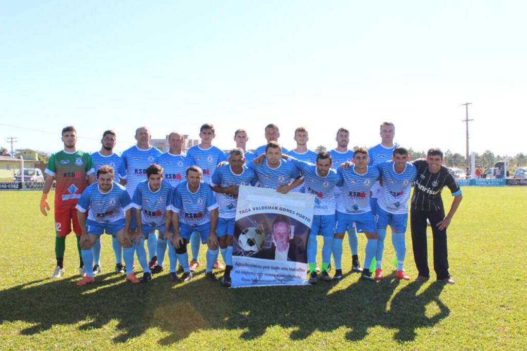 HOMENAGENS E BONS JOGOS NO INÍCIO DO CAMPEONATO MUNICIPAL DE FUTEBOL DE PASSO DE TORRES
