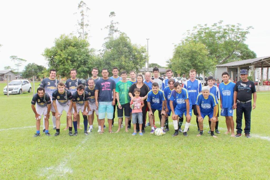 BONS JOGOS NA ABERTURA DO  CAMPEONATO COMUNITÁRIO DE ENCRUZO