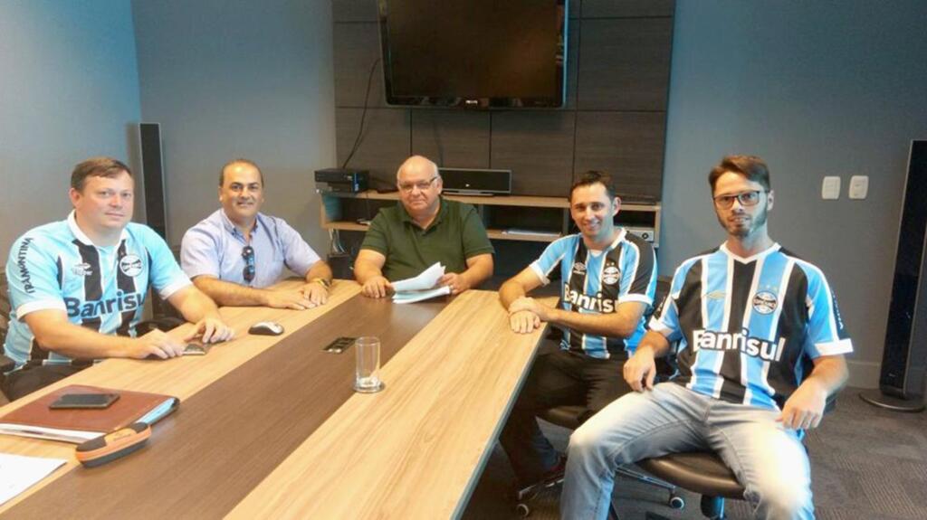 COMITIVA DE PRAIA GRANDE SE  REÚNE COM PRESIDENTE DO GRÊMIO