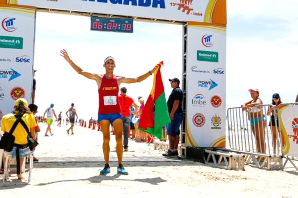 RODRIGO CARDOSO VENCE A TRAVESSIA TORRES TRAMANDAÍ