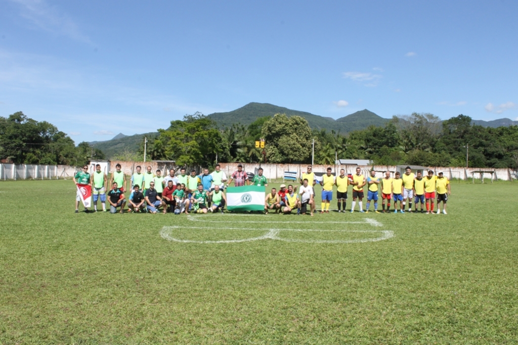 AMIGOS REALIZAM JOGO BENEFICENTE DE NATAL EM PRAIA GRANDE