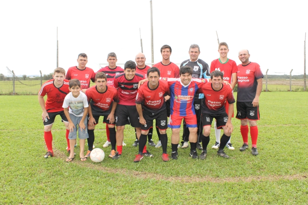 FUTEBOL DE VETERANOS MOVIMENTA O ESPORTE DA REGIÃO