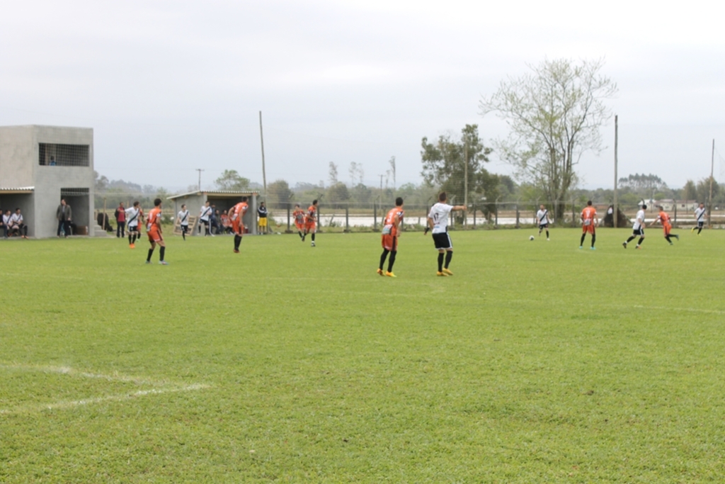 MÃE DOS HOMENS VENCE E ASSUME A LIDERANÇA DO REGIONAL DE FUTEBOL DA LAVM