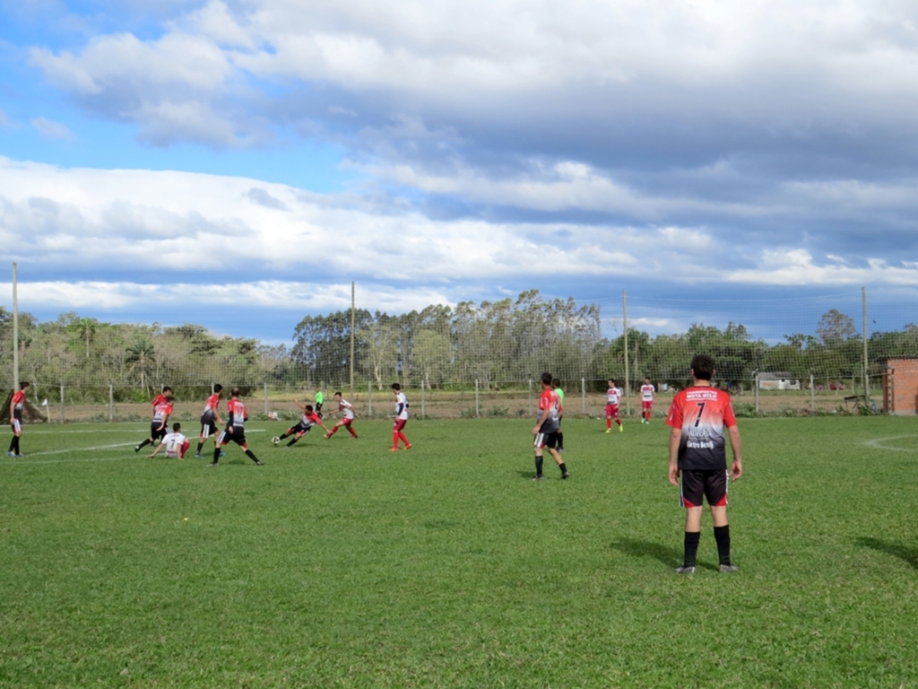 DOMINGO SAEM OS SEMIFINALISTAS DO CAMPEONATO MUNICIPAL DE FUTEBOL