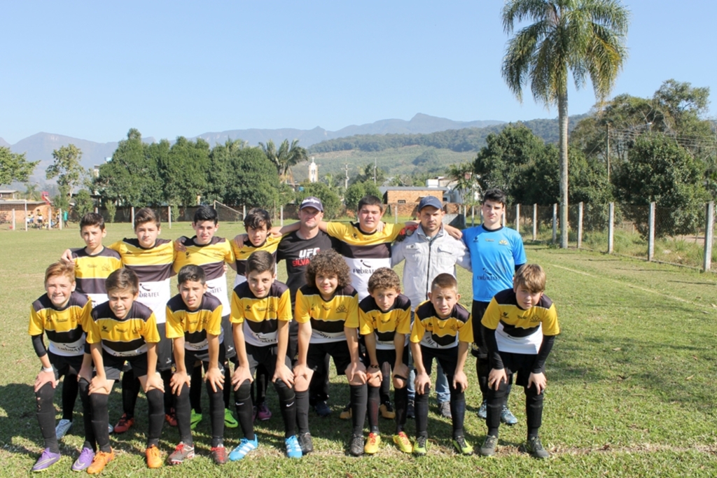 ESCOLINHAS DE SÃO JOÃO E MORRINHOS REALIZAM CLÁSSICO DE FUTEBOL DA LAVM