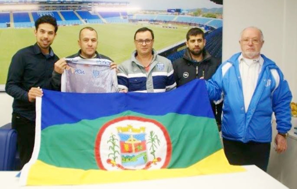 AVAÍ FUTEBOL CLUBE ENTREGA CAMISETA EM HOMENAGEM AO MUNICÍPIO DE PRAIA GRANDE