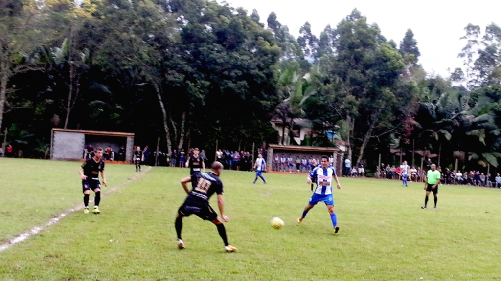 SEGUE O CAMPEONATO MUNICIPAL DE FUTEBOL DE MAMPITUBA