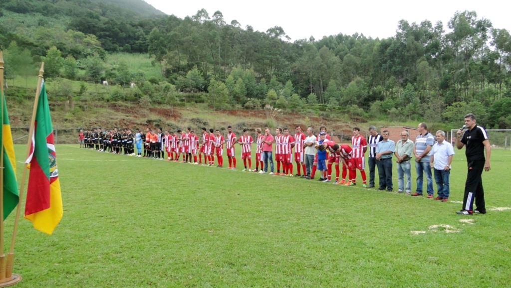 BONS JOGOS MARCARAM O INÍCIO DO CAMPEONATO MUNICIPAL DE FUTEBOL DE MAMPITUBA