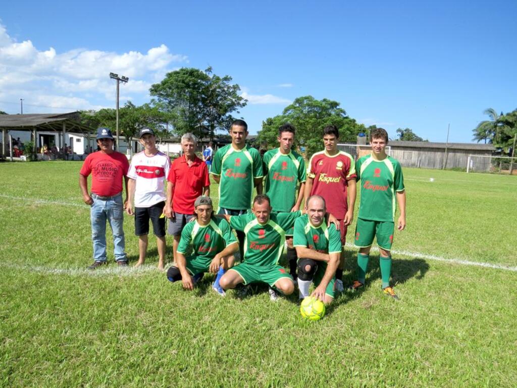 CENTRO ESPORTIVO ENCRUZO INICIA CAMPEONATO COMUNITÁRIO DE FUTEBOL SETE COM GRANDES JOGOS