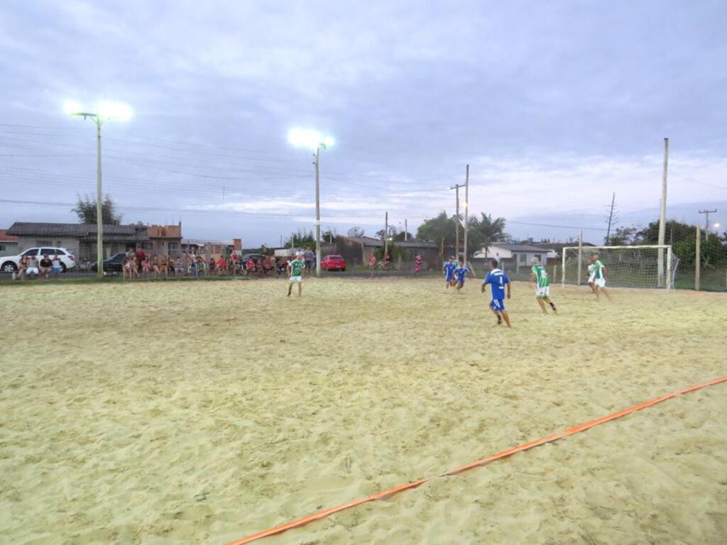 CAMPEONATO DE BEACH SOCCER DEFINE SEMIFINALISTAS EM PASSO DE TORRES